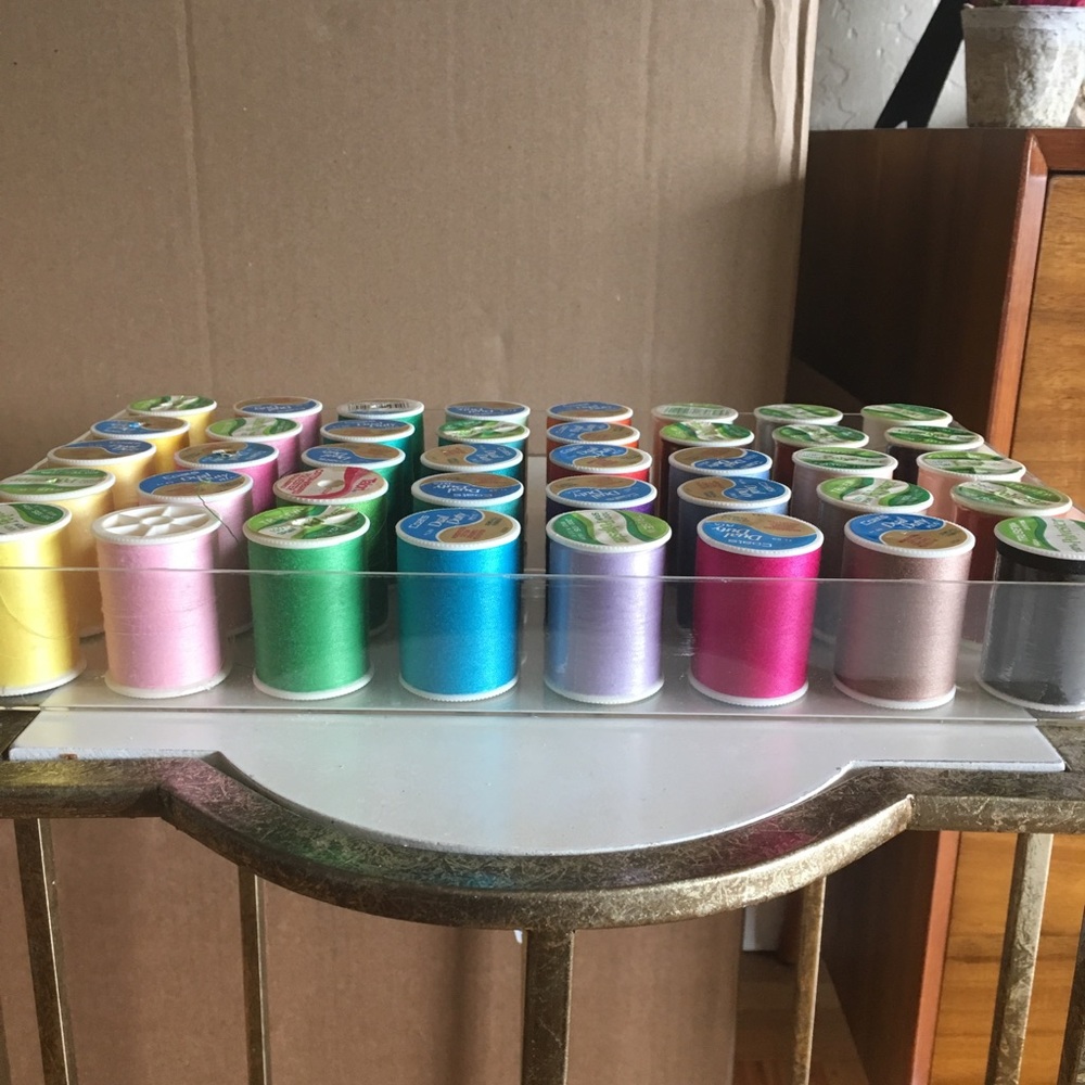 Set of 40 sewing threads. Like new!